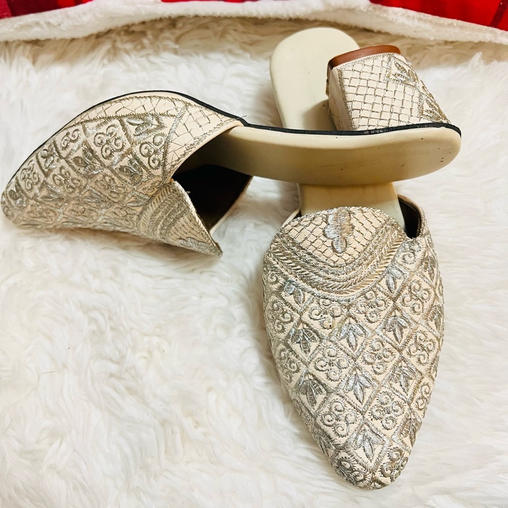 Jutti is Indian traditional footwear with a history dating back to 200BC
